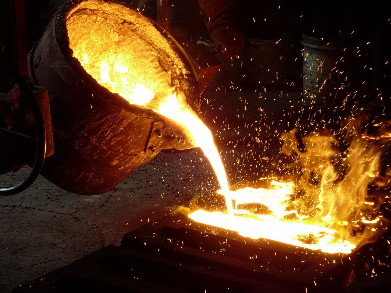 ریخته گری و ساخت قطعات سفارشی